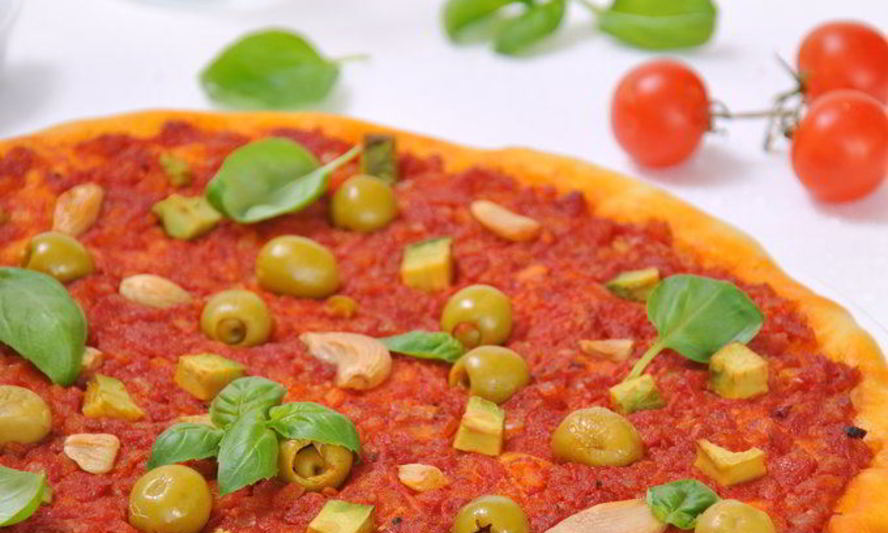 Рецепт постной пиццы с оливками и чесноком