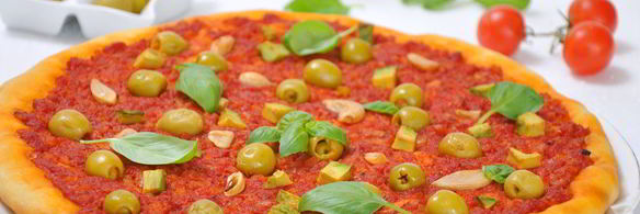 постная пицца с оливками и чесноком