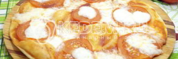 тонкая пицца с моцареллой