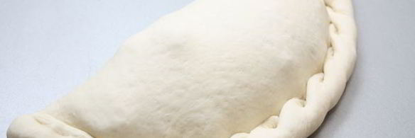 закрытая пицца кальцоне с овощами