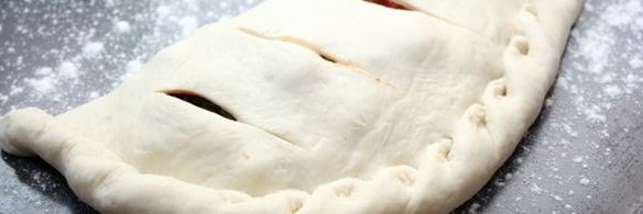 закрытая пицца кальцоне с овощами