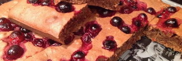 постная шоколадная коврижка с клюквой