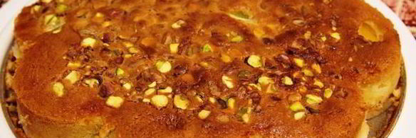 фисташковая шарлотка с персиками