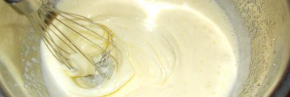 фисташковая шарлотка с персиками