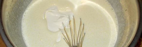 фисташковая шарлотка с персиками