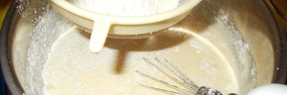 фисташковая шарлотка с персиками