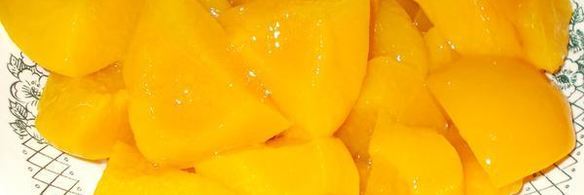 фисташковая шарлотка с персиками