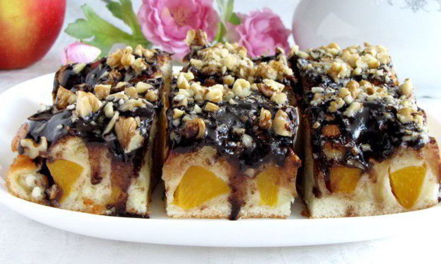 Рецепт фруктовой шарлотки с шоколадной глазурью