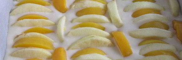 фруктовая шарлотка с шоколадной глазурью