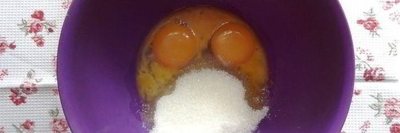 меренговая шарлотка с малиной и белым шоколадом