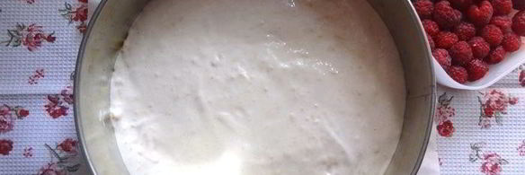 меренговая шарлотка с малиной и белым шоколадом