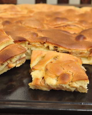 Простая яблочная шарлотка