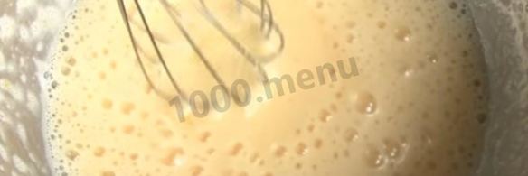 шарлотка на молоке с яблоками