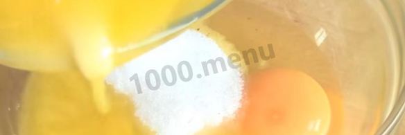 шарлотка на молоке с яблоками