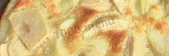 шарлотка на молоке с яблоками