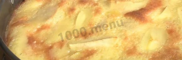 шарлотка на молоке с яблоками