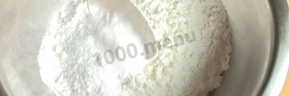 шарлотка на молоке с яблоками