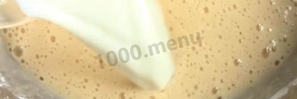 шарлотка на молоке с яблоками