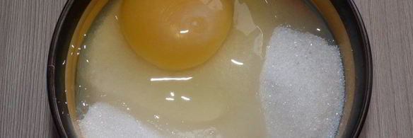 шарлотка на сметане с яблоками