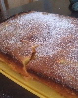 Шарлотка на творожном тесте с яблоками