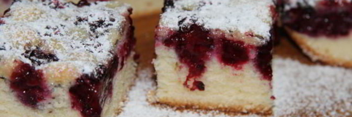 Шарлотка с ежевикой