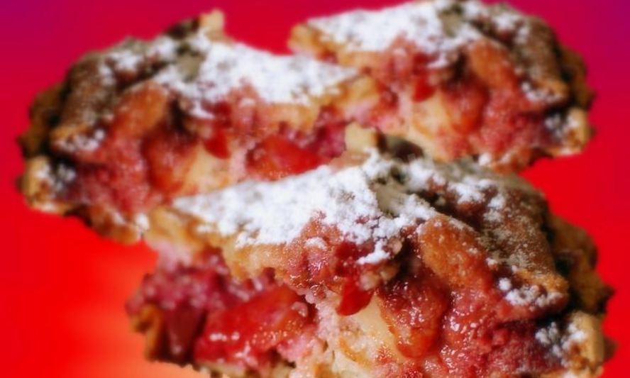 Рецепт шарлотки с клубникой