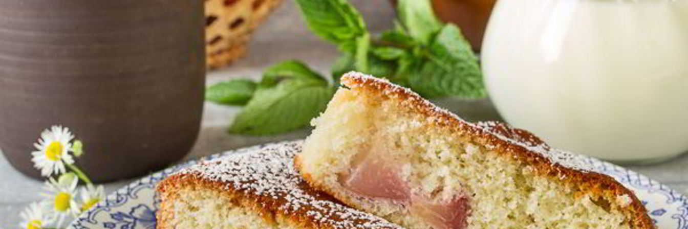 Шарлотка с нектаринами