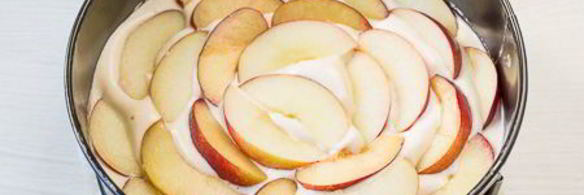 шарлотка с нектаринами