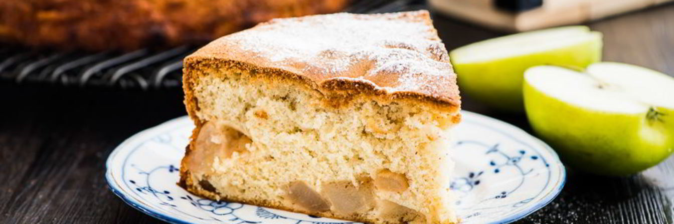 Шарлотка с яблоками и грушами