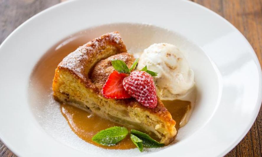 Рецепт шарлотки с яблоками и корицей