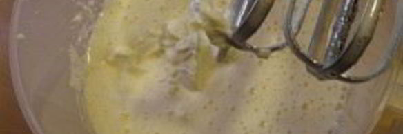 шарлотка с яблоками и смородиной