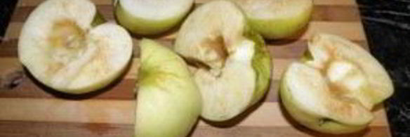 шарлотка с яблоками и смородиной