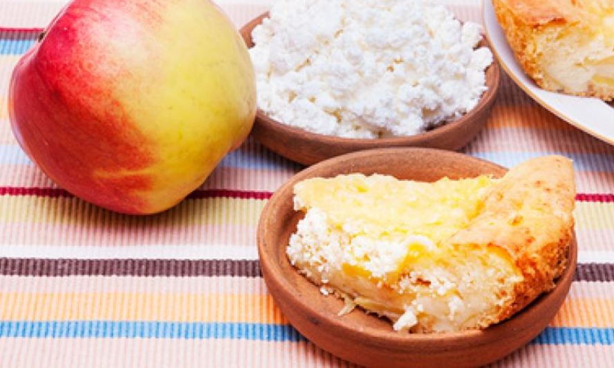 Рецепт шарлотки с яблоками и творогом