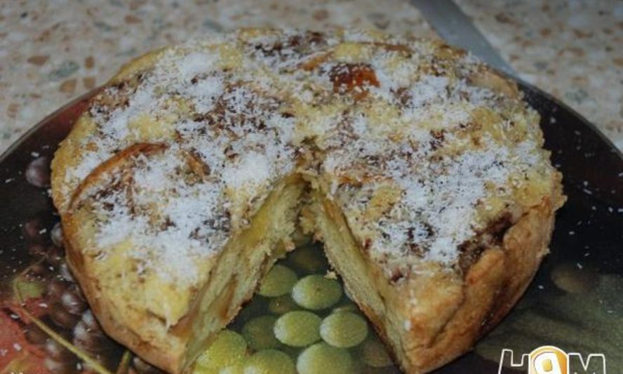 Рецепт шарлотки с яблоками, изюмом и корицей