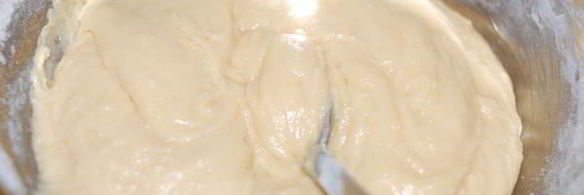 шарлотка с яблоками, изюмом и корицей