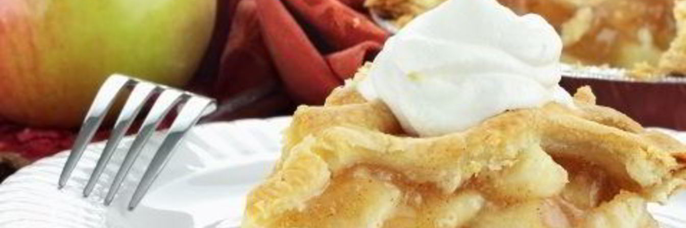 Шарлотка с яблоками на сметане