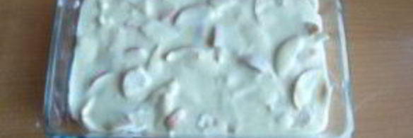 шарлотка с яблоками на сметане