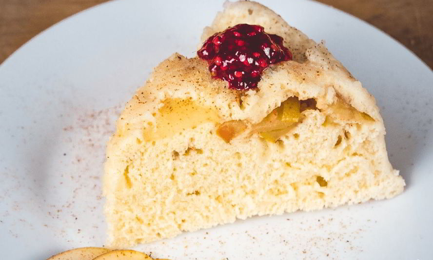 Рецепт шарлотки с яблоками в микроволновке