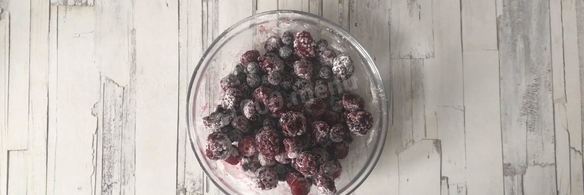 шарлотка с ягодами