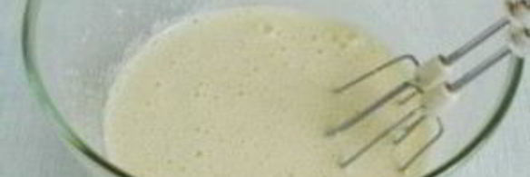 шарлотка со сгущенкой и яблоками