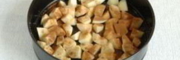 шарлотка со сгущенкой и яблоками