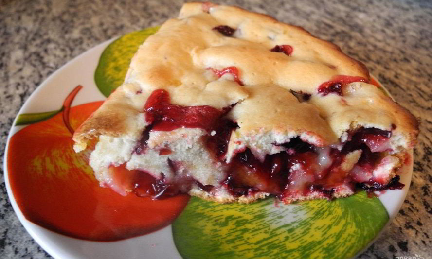 Рецепт шарлотки со сливами