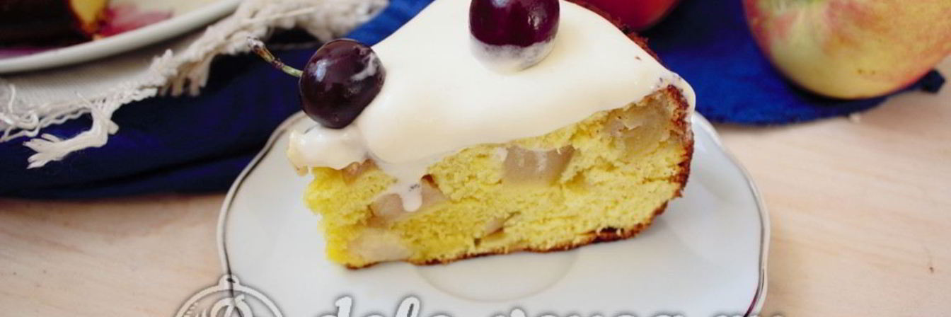 Шарлотка со взбитыми сливками