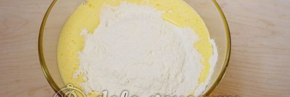 шарлотка со взбитыми сливками