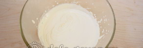 шарлотка со взбитыми сливками