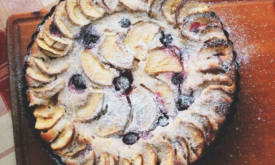 Рецепт сливочной шарлотки с кислинкой