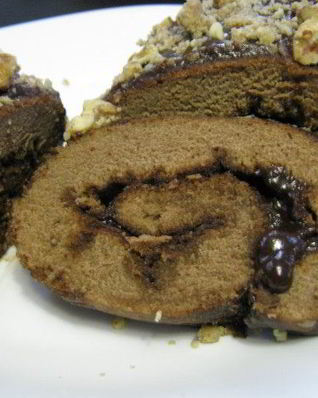 Шоколадно-ореховый рулет