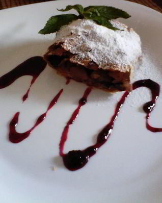 Постный яблочный штрудель