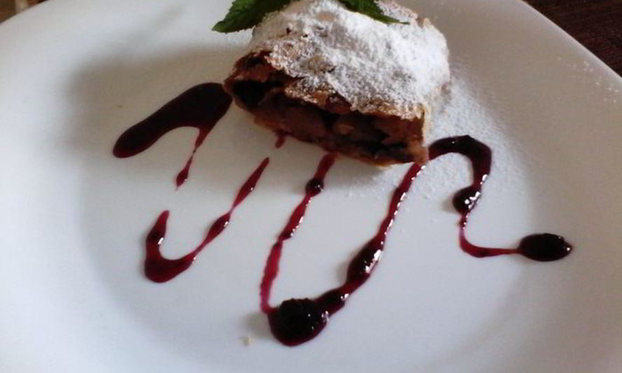 Рецепт постного яблочного штруделя