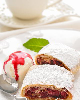 Штрудель с вишней